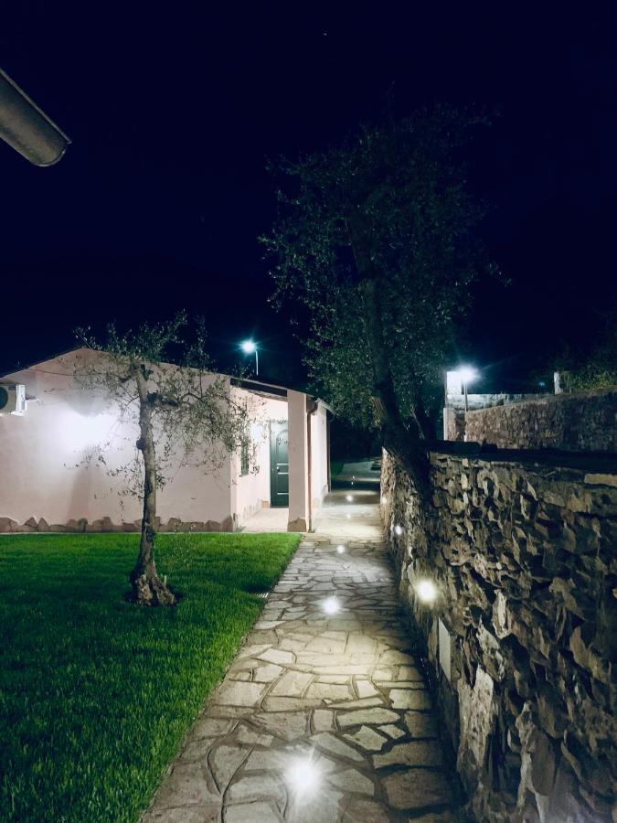 Casa Vacanze Gli Ulivi Borgomaro Εξωτερικό φωτογραφία