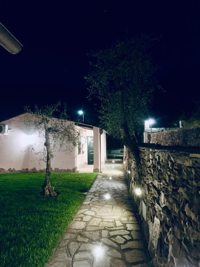 Casa Vacanze Gli Ulivi Βίλα Borgomaro Εξωτερικό φωτογραφία