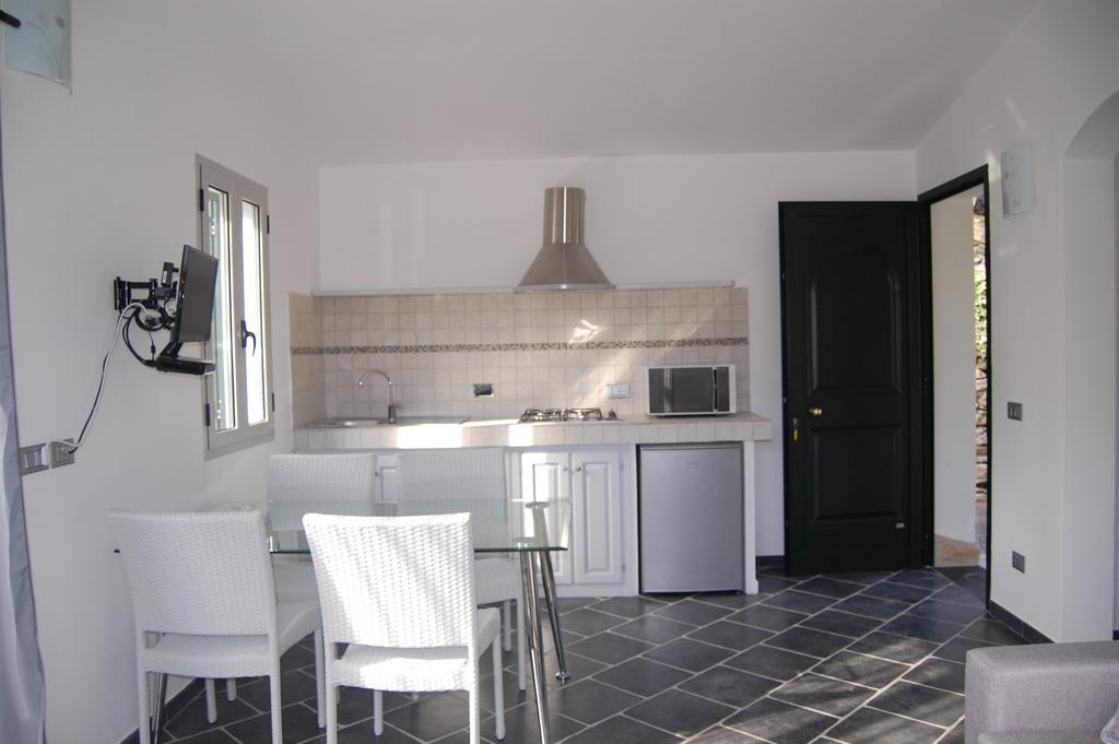 Casa Vacanze Gli Ulivi Borgomaro Δωμάτιο φωτογραφία