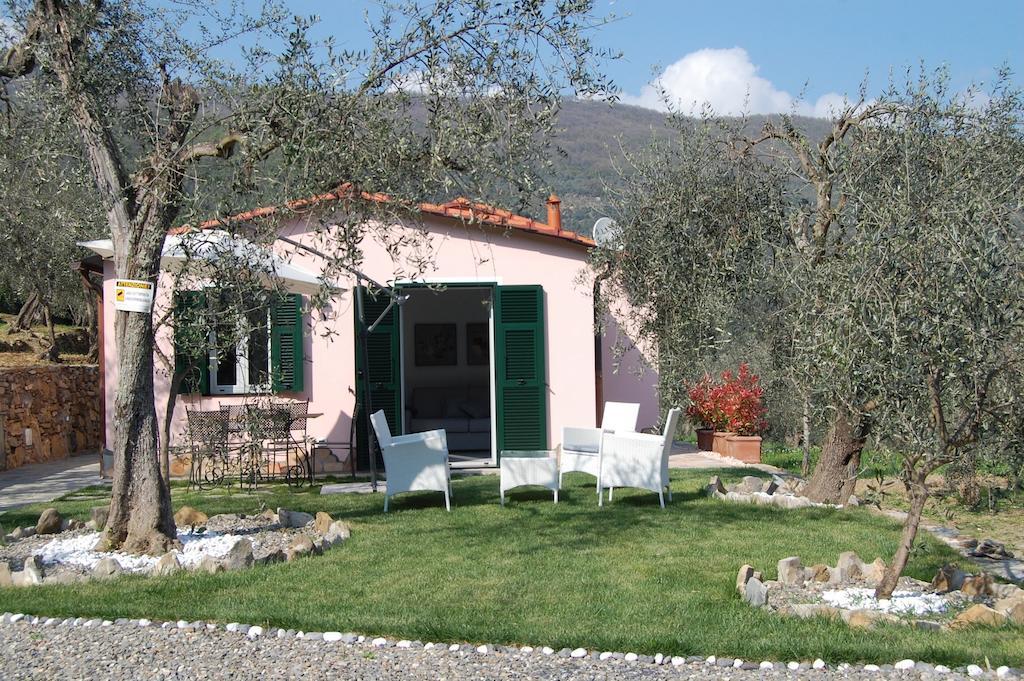 Casa Vacanze Gli Ulivi Borgomaro Δωμάτιο φωτογραφία