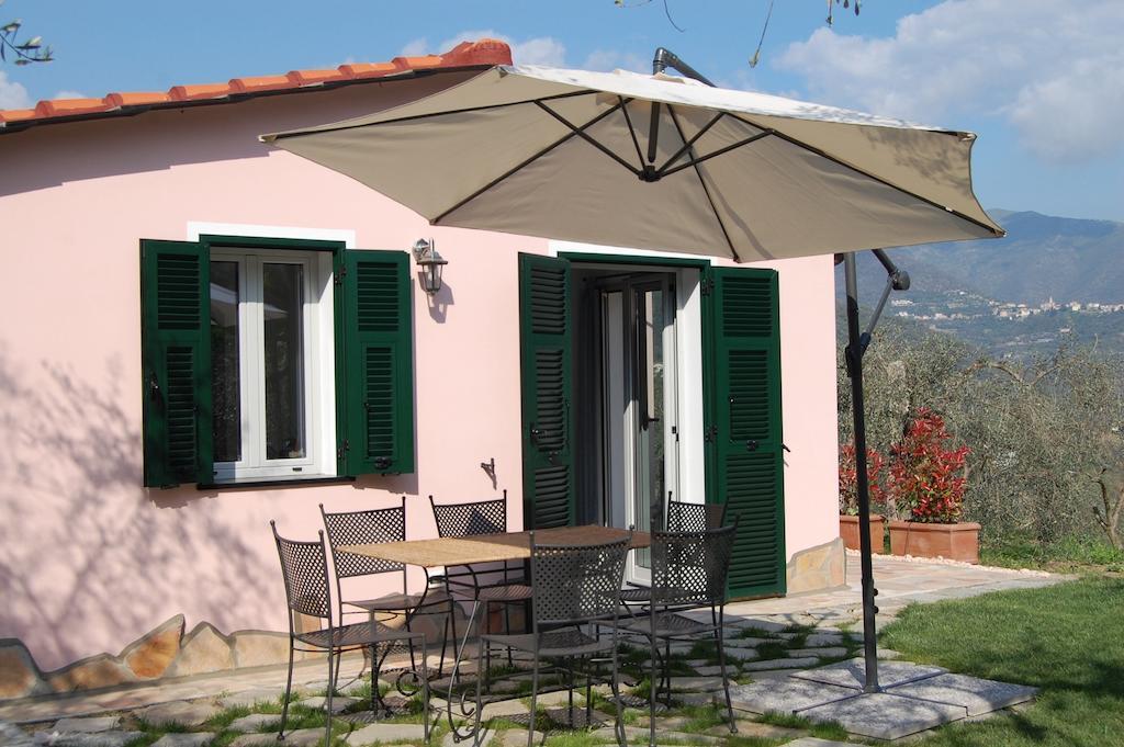 Casa Vacanze Gli Ulivi Borgomaro Δωμάτιο φωτογραφία